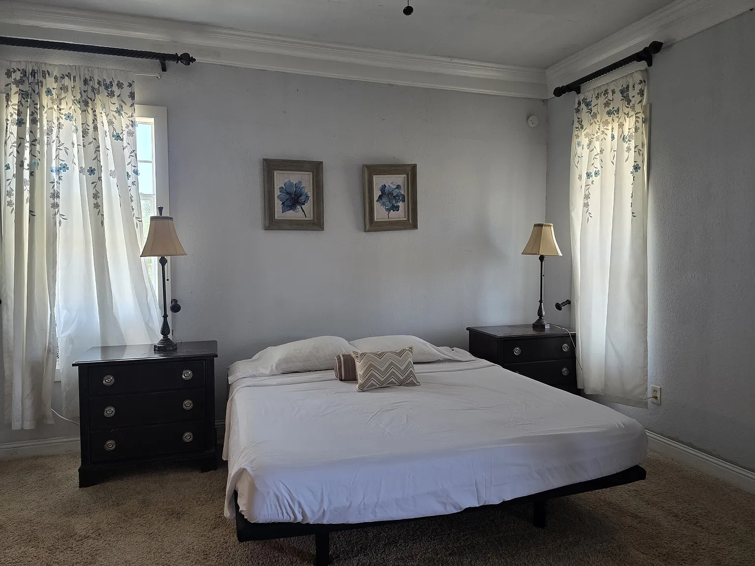 4 bed, 4.5 bath, $850 — Photo 1