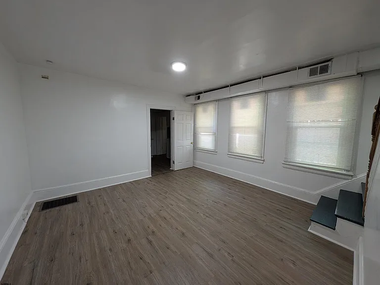 904 Westcoat Pl — Photo 6