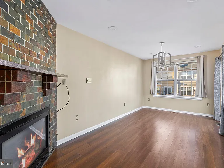 3343 Cape May Ct — Photo 11