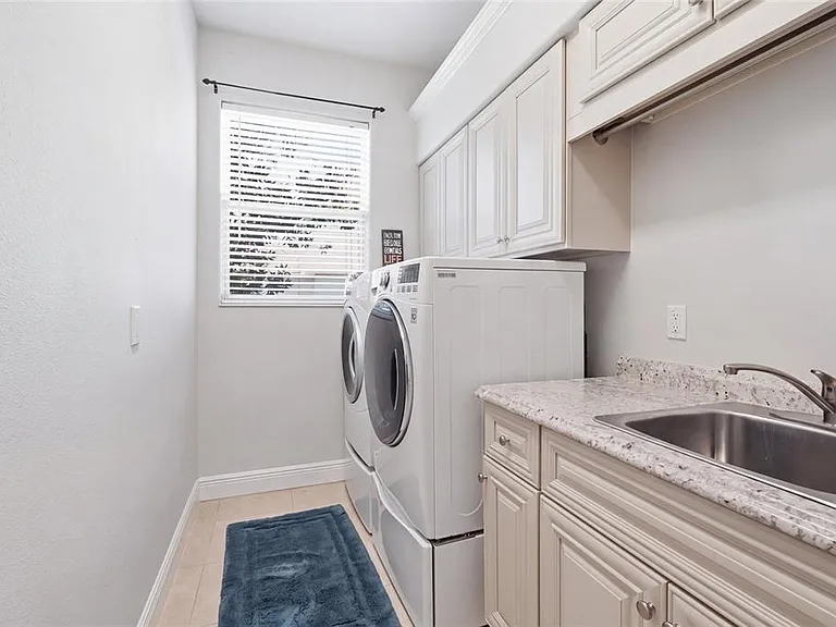 15449 Mulholland Rd — Photo 32