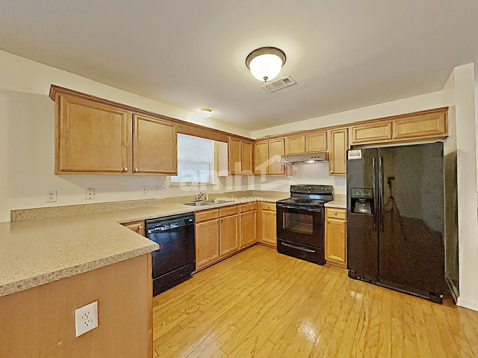 3 bed, 2.5 bath, 2039 sqft, $2,455 — Photo 3