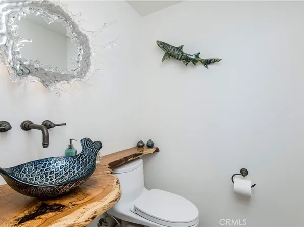 825 Coast View Dr, Laguna Beach, CA 92651