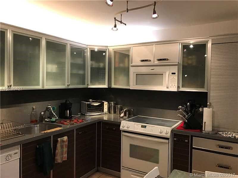 1st image of 565 Oaks Ln APT 202