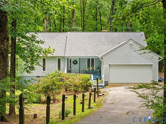 2nd image of 1625 Stone River Rd
