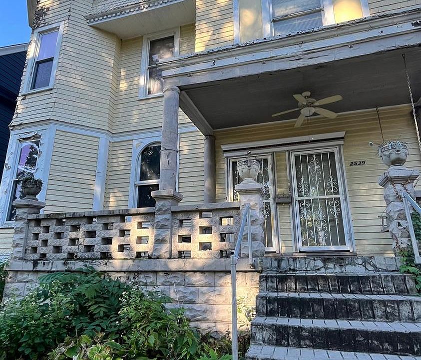 1st image of 2539 Ingleside Ave