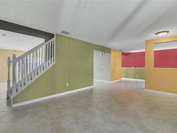 4th image of 1889 Knollcrest Dr