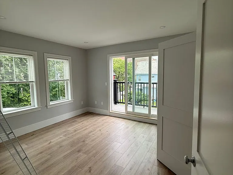 8 Holton St #3 — Photo 4