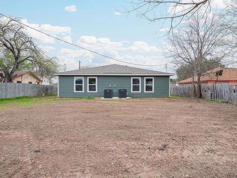 1143 Magnolia St #A — Photo 19