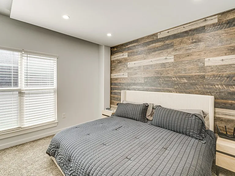 414 Avenue E — Photo 16