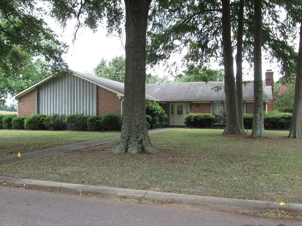 1st image of 105 Gregory Dr