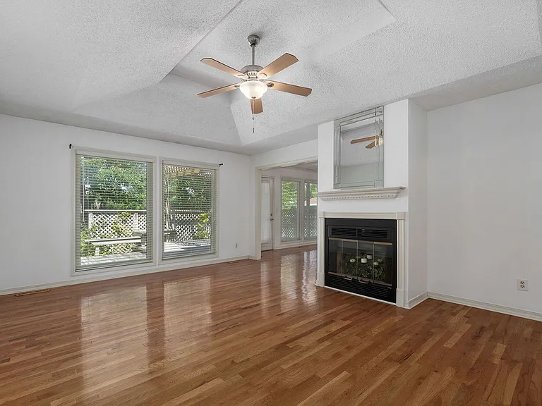 4035 S Parkcrest Ave — Photo 13