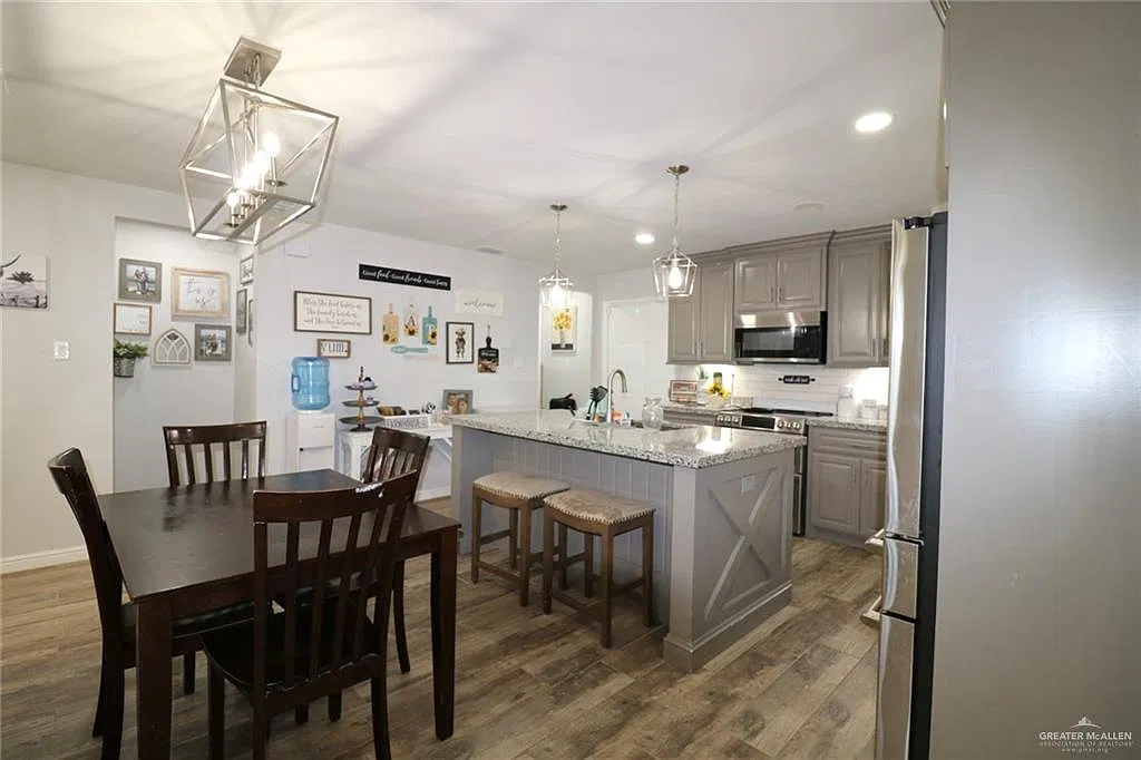 3 bed, 2.0 bath, 1247 sqft, $1,350 — Photo 4