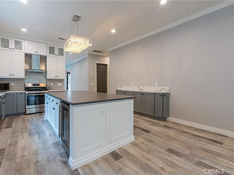 6940 Peach Ave — Photo 17