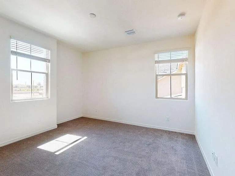 1107 S Vine St — Photo 19