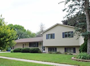 2117 Tilbury Rd, Waterloo, IA 50701