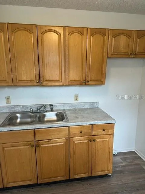2 bed, 1.0 bath, 873 sqft, $1,245 — Photo 2