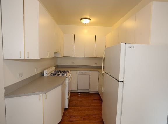 2nd image of 815 W Waveland Ave APT 1N