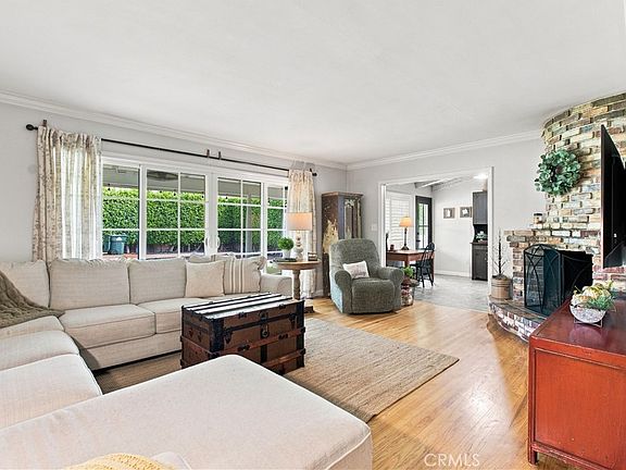 4th image of 133 E Deodar St