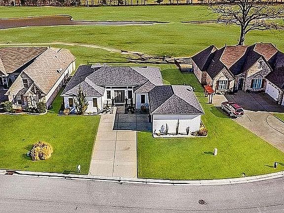 3rd image of 210 Augusta Dr