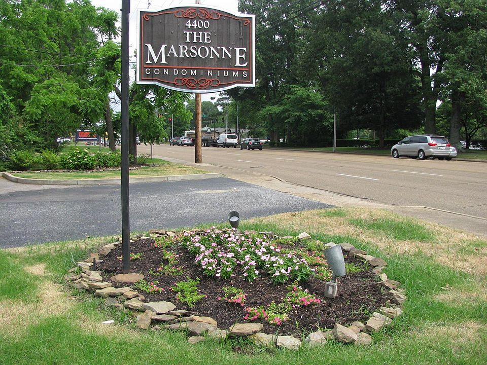 nice gated entry just off Poplar Ave.Welcome to the Marsonne