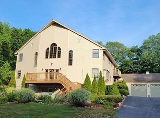 15 Skyview Ln, Webster, MA 01570