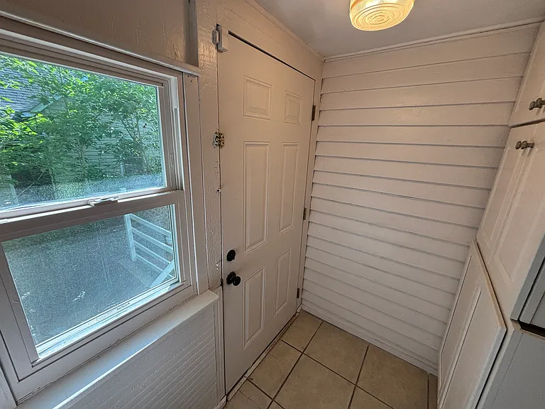 693 Maywood St — Photo 16