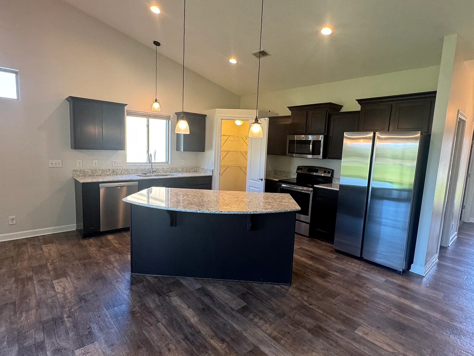 3 bed, 1619 sqft, $2,300 — Photo 3