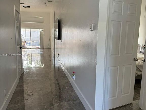 3rd image of 3055 El Camino Real