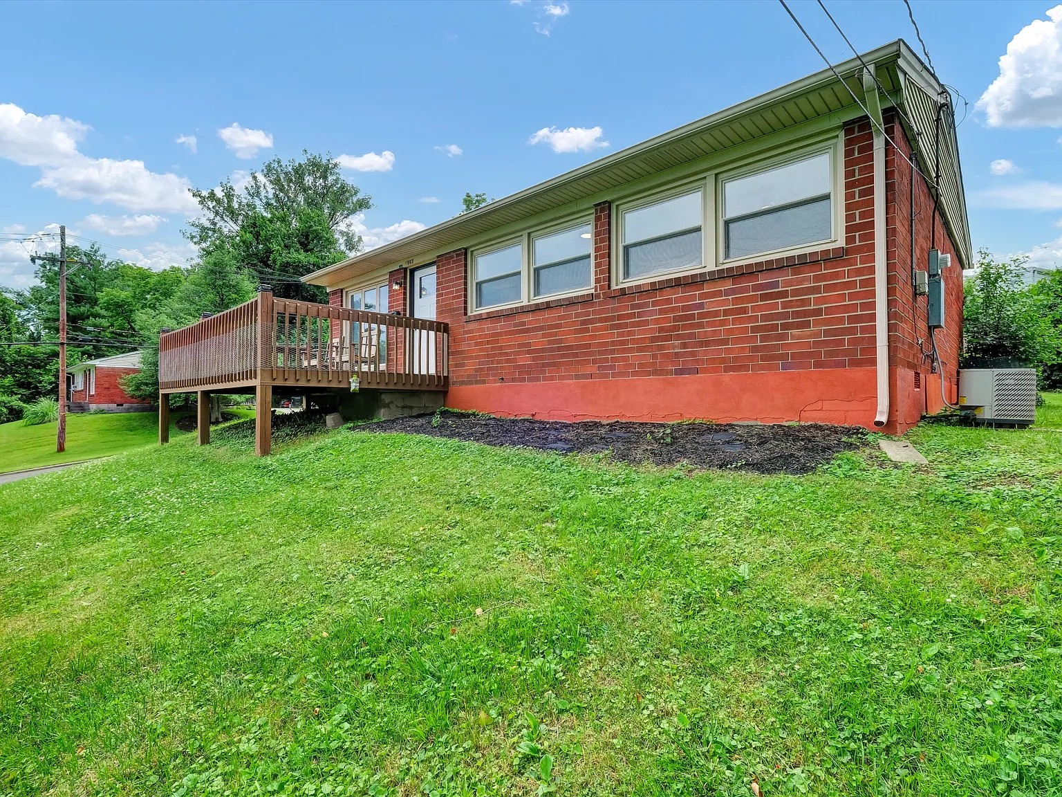 1962 Mellwood Avenue - 1 — Photo 3