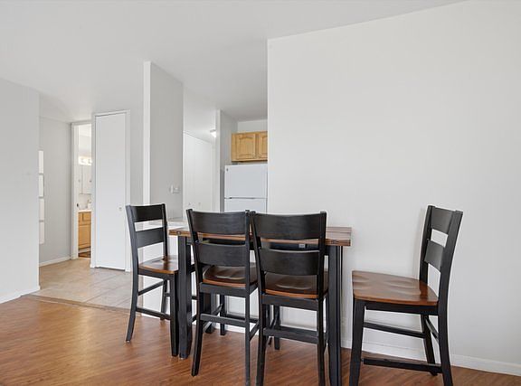 4th image of 2605 S Indiana Ave Unit 304