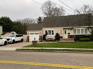 656 Elmwood Rd, West Babylon, NY 11704