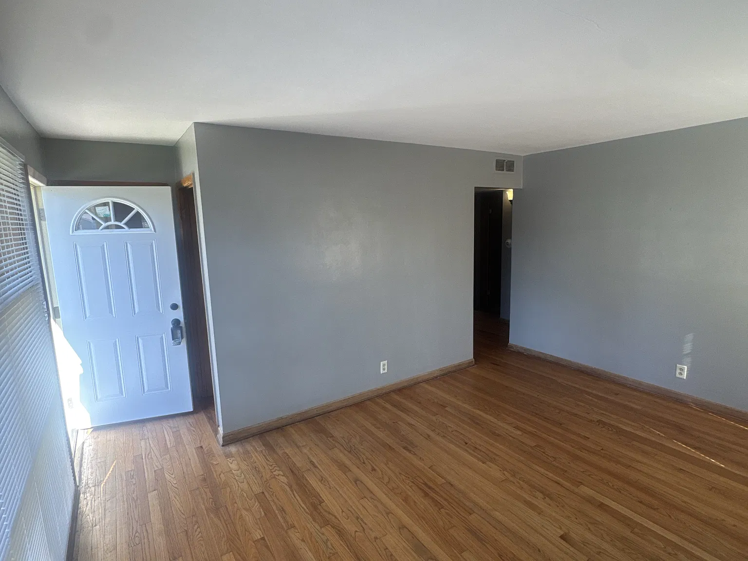 4 bed, 2.5 bath, 1197 sqft, $1,900 — Photo 2