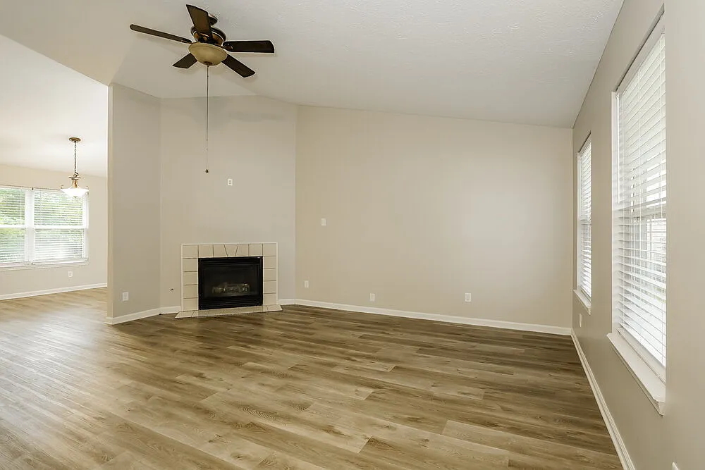 3 bed, 2.5 bath, 1575 sqft, $2,095 — Photo 4