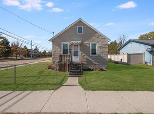 1002 Bellevue Pl, Two Rivers, WI 54241