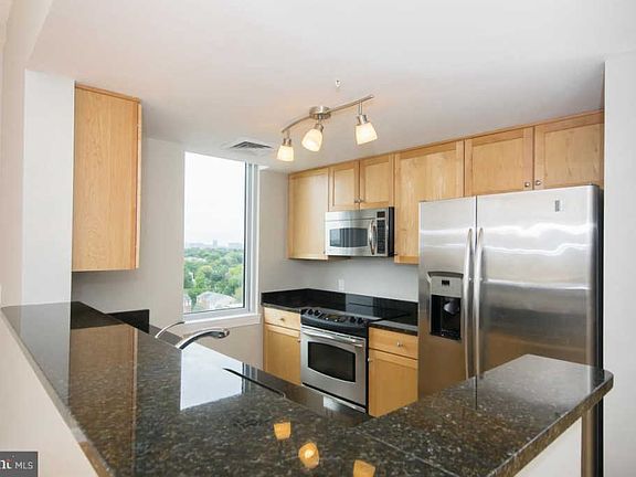 4th image of 1020 N Highland St Unit 1103