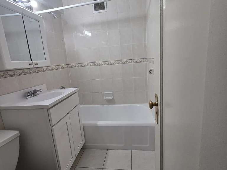 65th Pl — Photo 5