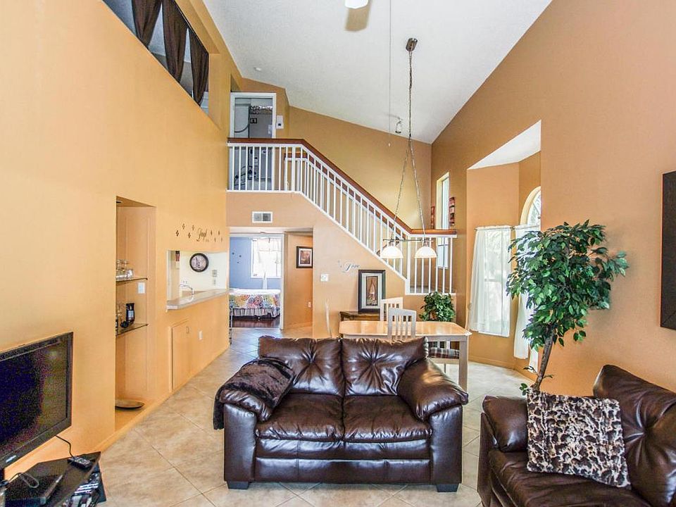 1st image of 11201 Glenmoor Dr #2