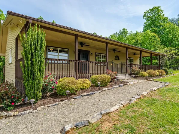 971 White Oak Dr, Warne, NC 28909
