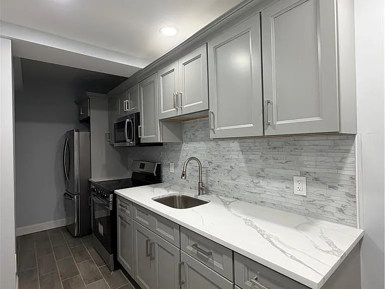 223 N 10th St #1 — Photo 11