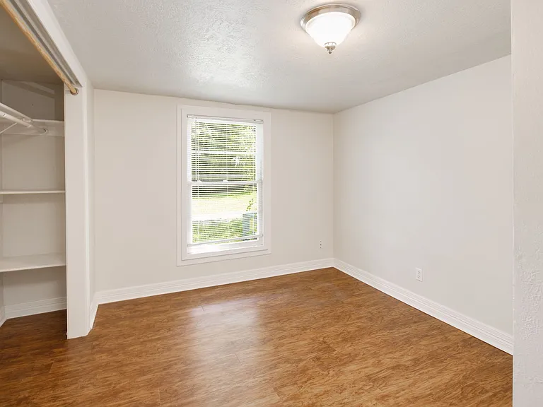 707 Enfield St — Photo 12