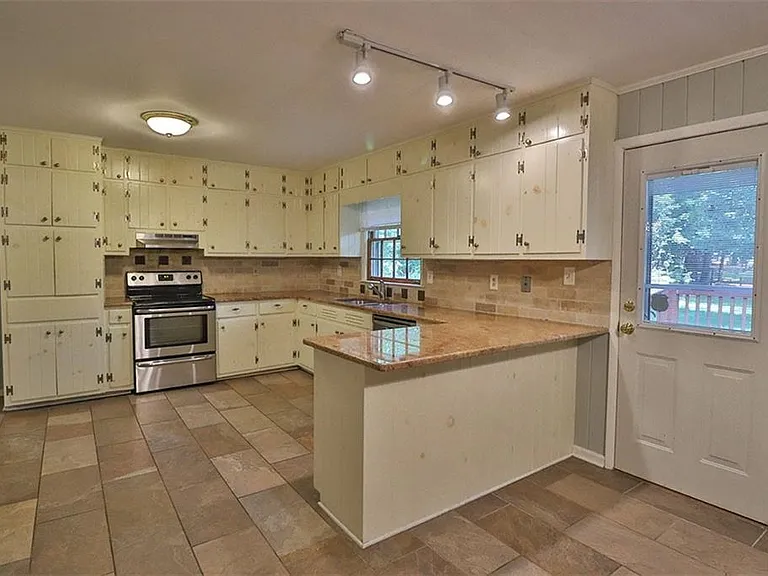 3197 Alberta Ln — Photo 8