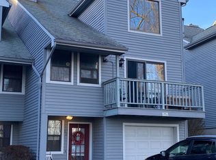 32 Village View Ter, Meriden, CT 06451