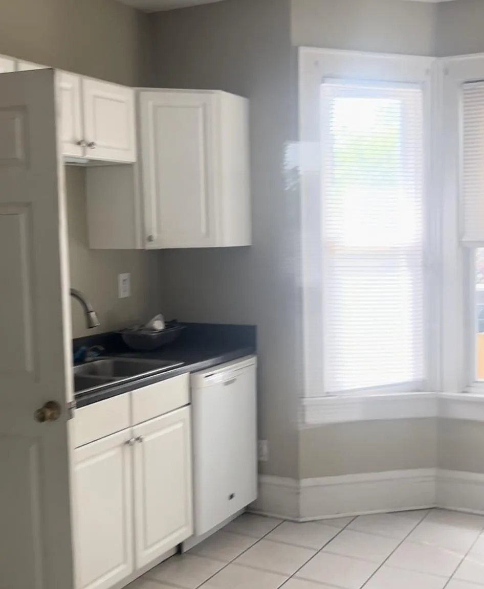 5 bed, 2049 sqft, $2,900 — Photo 1