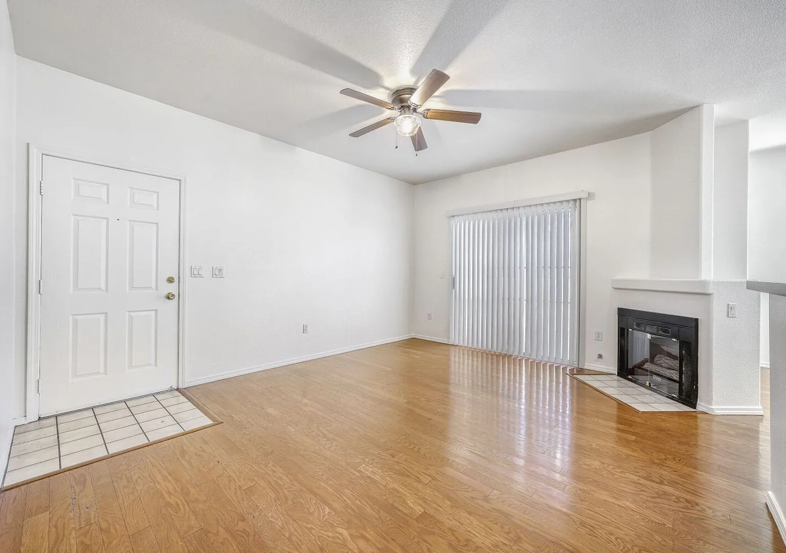 Adorable 1st Floor Condo In Gated Community! — Photo 3