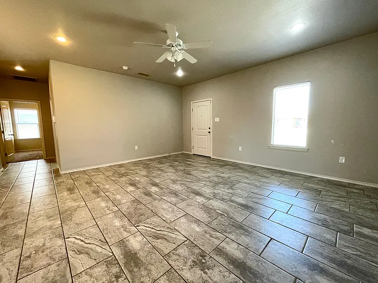 11209 Akron Ave — Photo 4