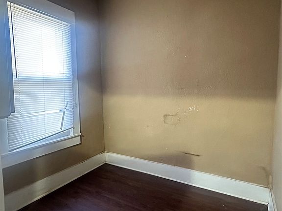 4th image of 423 W Adams Ave
