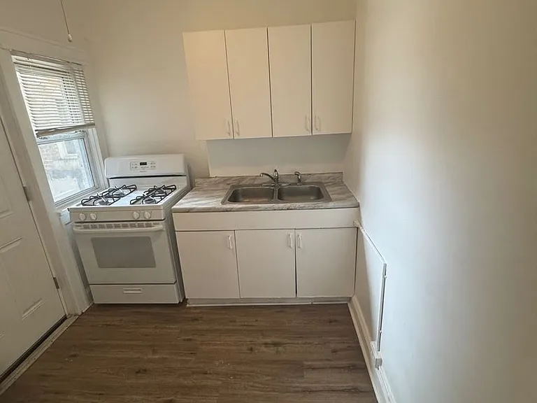 9605 Lorain Ave — Photo 5