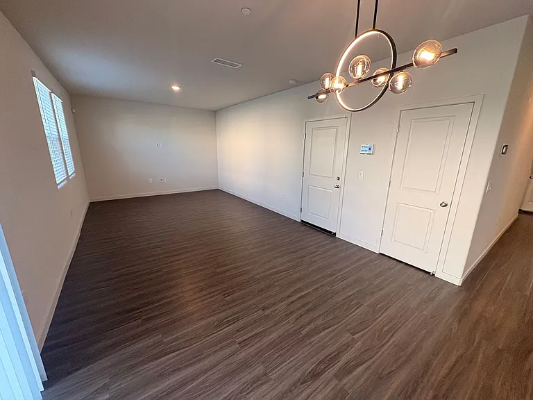 1463 S Orbit Cir — Photo 4