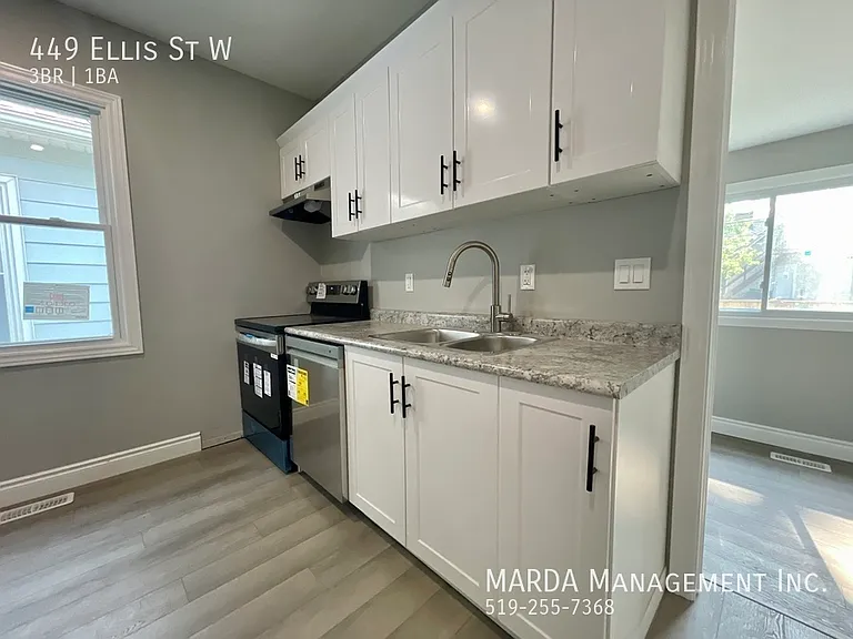 449 Ellis St W — Photo 6