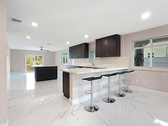 3rd image of 4440 SW 26th Avenue